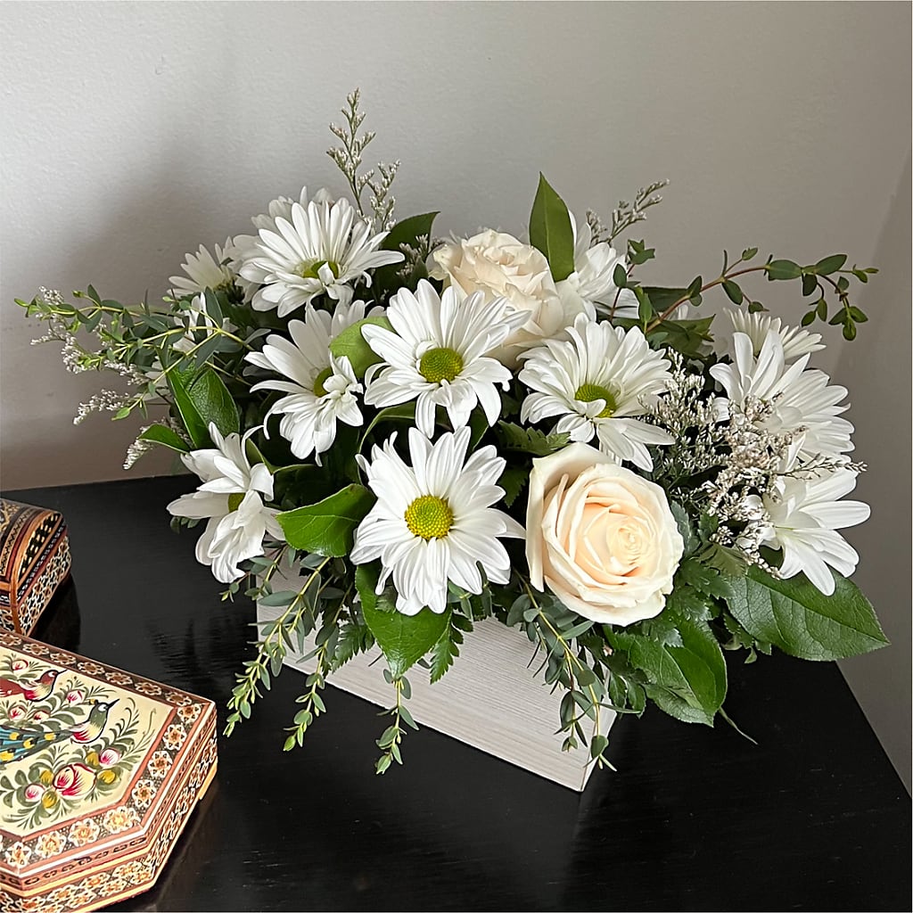 Fresh Linen Box Bouquet – Verona Florist, Woodbridge ON