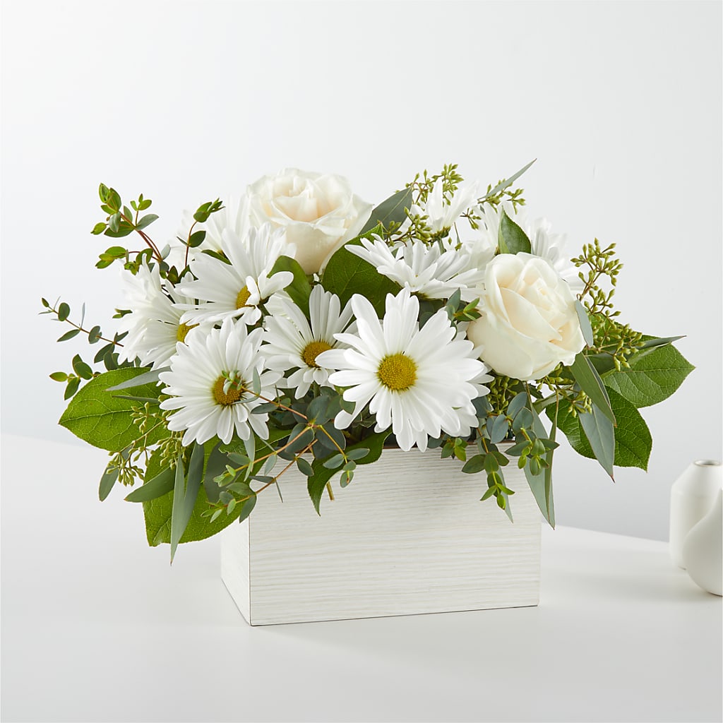 Fresh Linen Box Bouquet – Verona Florist, Woodbridge ON