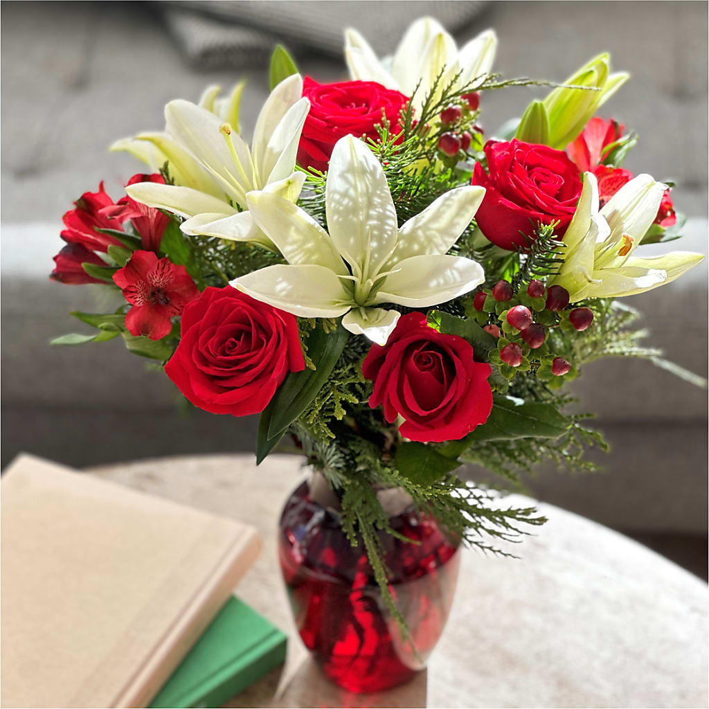 Evergreen Delight Bouquet –  Verona Florist, Woodbridge ON
