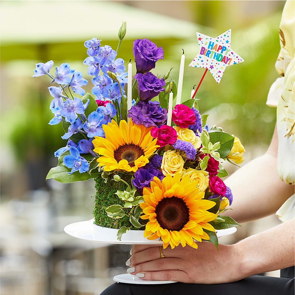 Star of the Day Floral Cake –  Verona Florist, Woodbridge ON